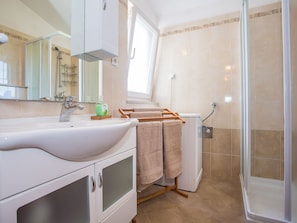 Shower, towels