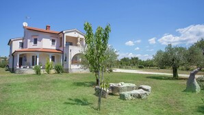 Exterior - Peaceful Apartment With Balcony in Porec (Porec)