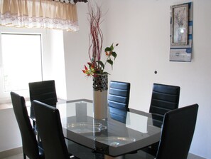 Dining - Quaint Apartment With Garden in Sveti Vid-miholjice (Malinska-Dubasnica)