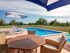 Outdoor pool - Beautiful Apartment on the Ground Floor With Private Pool in Green Surroundings (Karojba)