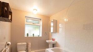 Bathtub, towels