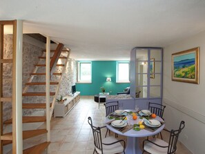 House | Dining - Beautiful Holiday Home on the Island Brac, With the Sea and a Small Beach in Front of the Door (Pucisca)
