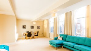Living room - Beaming Apartment in Glasgow near Riverside Museum (Glasgow)