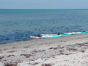 A beach with kayaks lined up on the shore. - 6 Person Holiday Home in Skovgårde Allingåbro (Allingåbro)