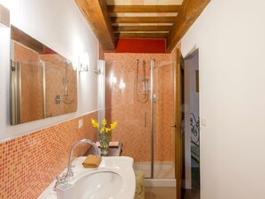 Shower, towels