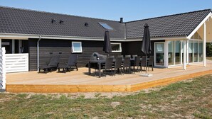 House | Outdoor dining - Holiday Home in VÃ¦ggerlÃ¸se (Vaeggerlose)