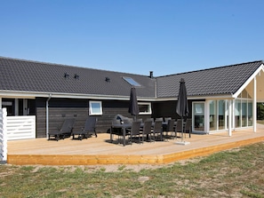 House | Outdoor dining