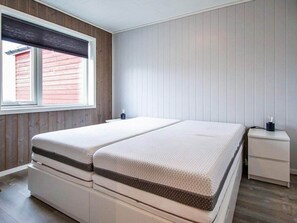 House | Spa - 8 Person Holiday Home in Sandoy (Ålesund)