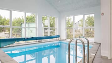 Hus | Basseng | Innendørsbasseng og utendørsbasseng