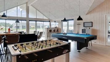 House | Game room
