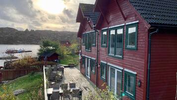 House | Outdoor dining