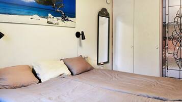 House | 2 bedrooms, bed sheets