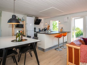 House | Dining - Holiday Home in RÃ¸nde (Ronde)