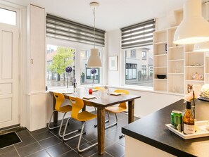 Dining - Delightful Holiday Home in Ijzendijke With Terrace (IJzendijke)
