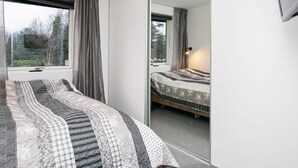 2 kamar tidur dan tempat tidur bayi