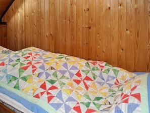 2 bedrooms, cribs/infant beds