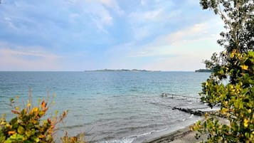 House | Pemandangan air