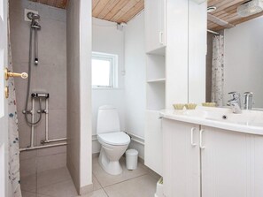House | Bathroom - 8 Person Holiday Home in Borkop (Borkop)