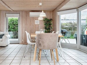 House | Dining - 8 Person Holiday Home in Borkop (Borkop)