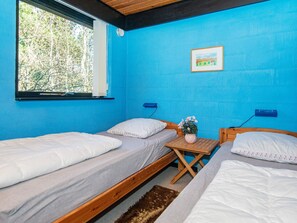 3 bedrooms, cribs/infant beds
