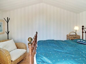 Cribs/infant beds
