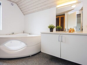 Bathroom - 10 Person Holiday Home in Ulfborg (Ulfborg)