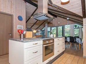 Coffee/tea maker, fridge, microwave, stovetop