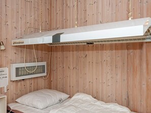 House | 3 bedrooms, cribs/infant beds