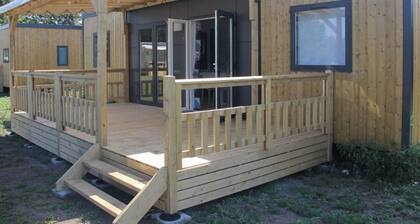 Friesland Chalet Near the Watershore