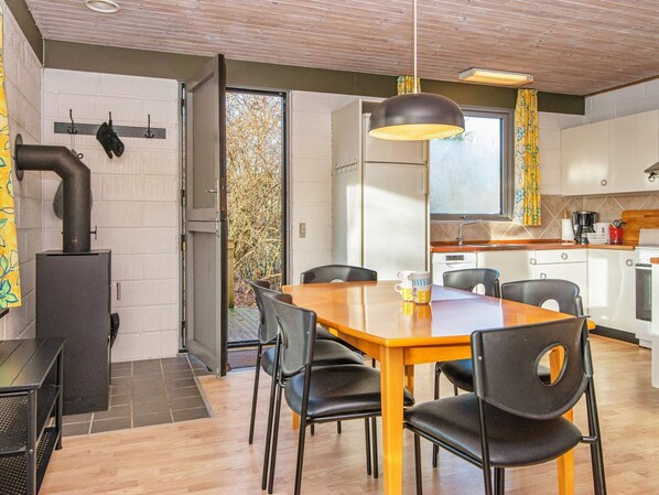 House | Private kitchen | Highchair - 6 Person Holiday Home in Ans By (Farvang)
