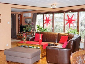 DVD player - 6 Person Holiday Home in Mellbystrand (Mellbystrand)