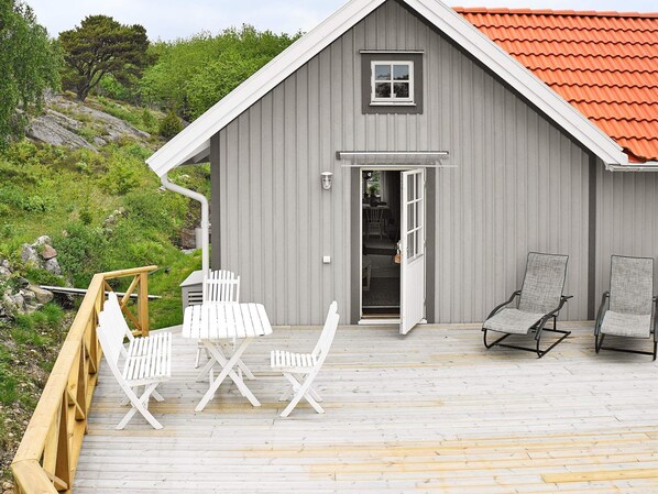 Exterior - Holiday Home in Ellös (Ellos)