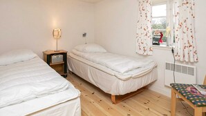 House - 4 Person Holiday Home in Bagenkop (Sydlangeland)