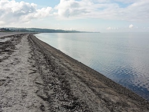 A beach with a clear view of the water and distant land. - 8 Person Holiday Home in Logstor (Logstor)
