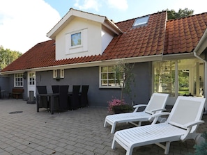 House | Outdoor dining
