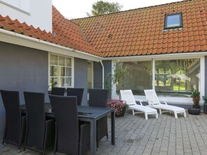 House | Outdoor dining