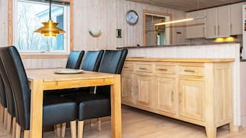 House | Private kitchen | Fridge, microwave, stovetop, dishwasher