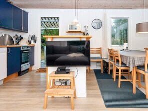 Private kitchen - Sunny Hillside Cottage-by Traum (Ebeltoft)