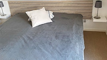 3 bedrooms, cribs/infant beds