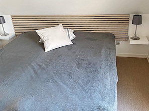 3 bedrooms, cribs/infant beds