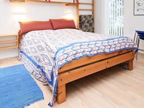 2 bedrooms, cribs/infant beds