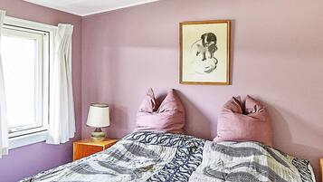 House | 2 bedrooms, cribs/infant beds
