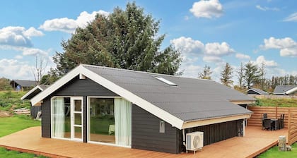 Cozy Coastal Retreat in Gronhoj-by Traum