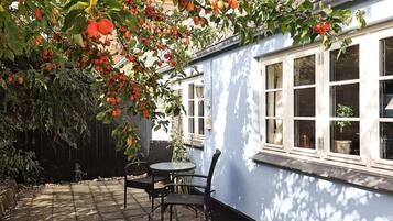 House | Tempat makan luar