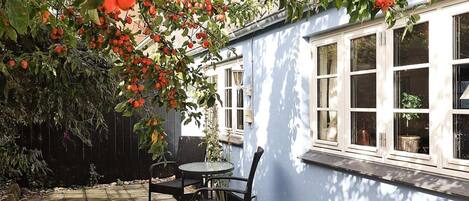 House | Outdoor dining