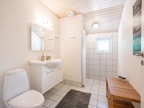 House | Bathroom - Holiday Home in OksbÃ¸l (Oksbol)