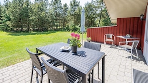 Outdoor dining - Holiday Home in Blåvand (Blavand)