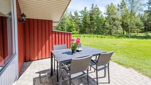 Outdoor dining - Holiday Home in Blåvand (Blavand)
