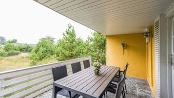 House | Outdoor dining