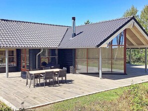 House | Outdoor dining